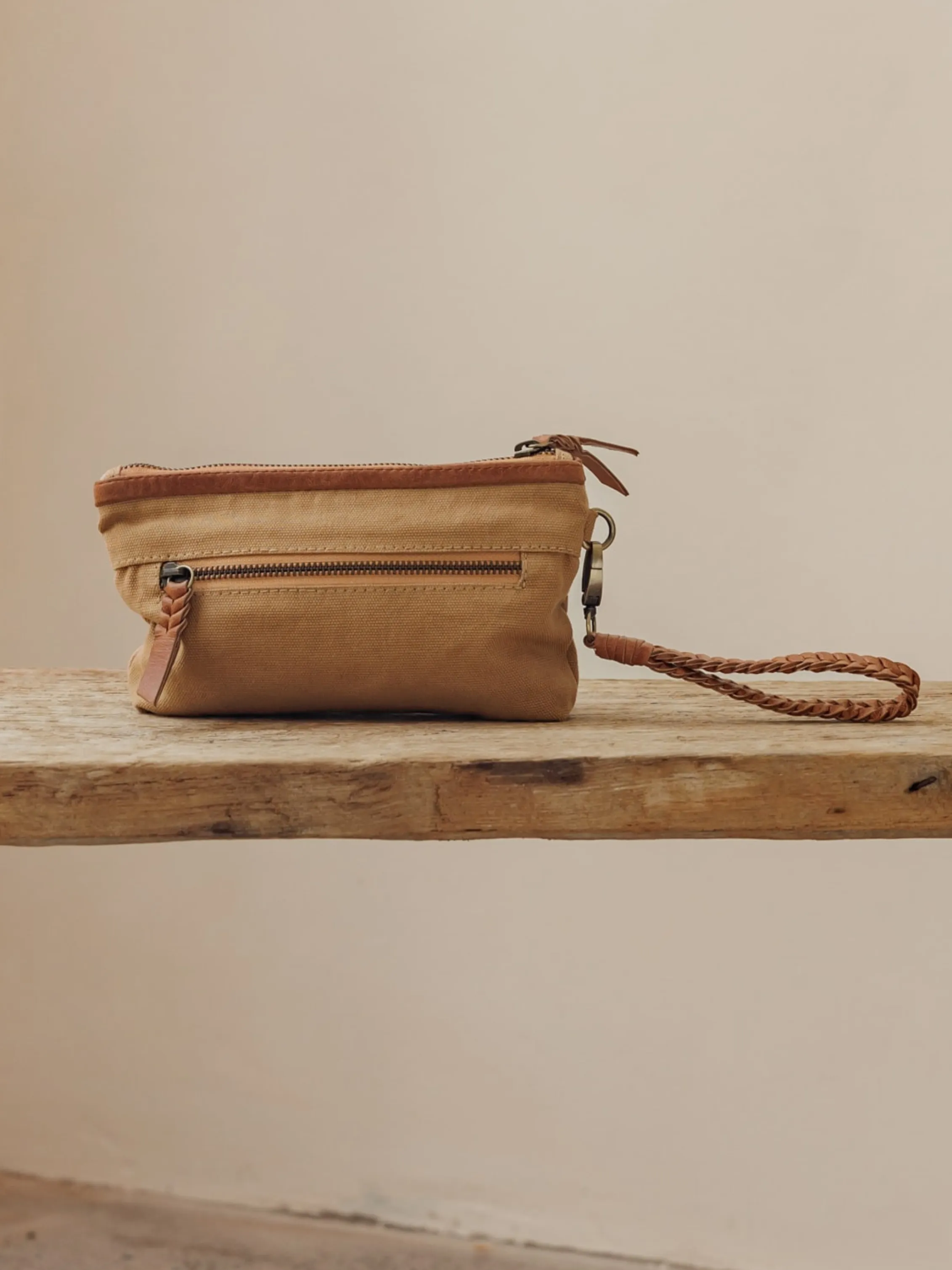 Avalon Canvas Clutch Desert Sand