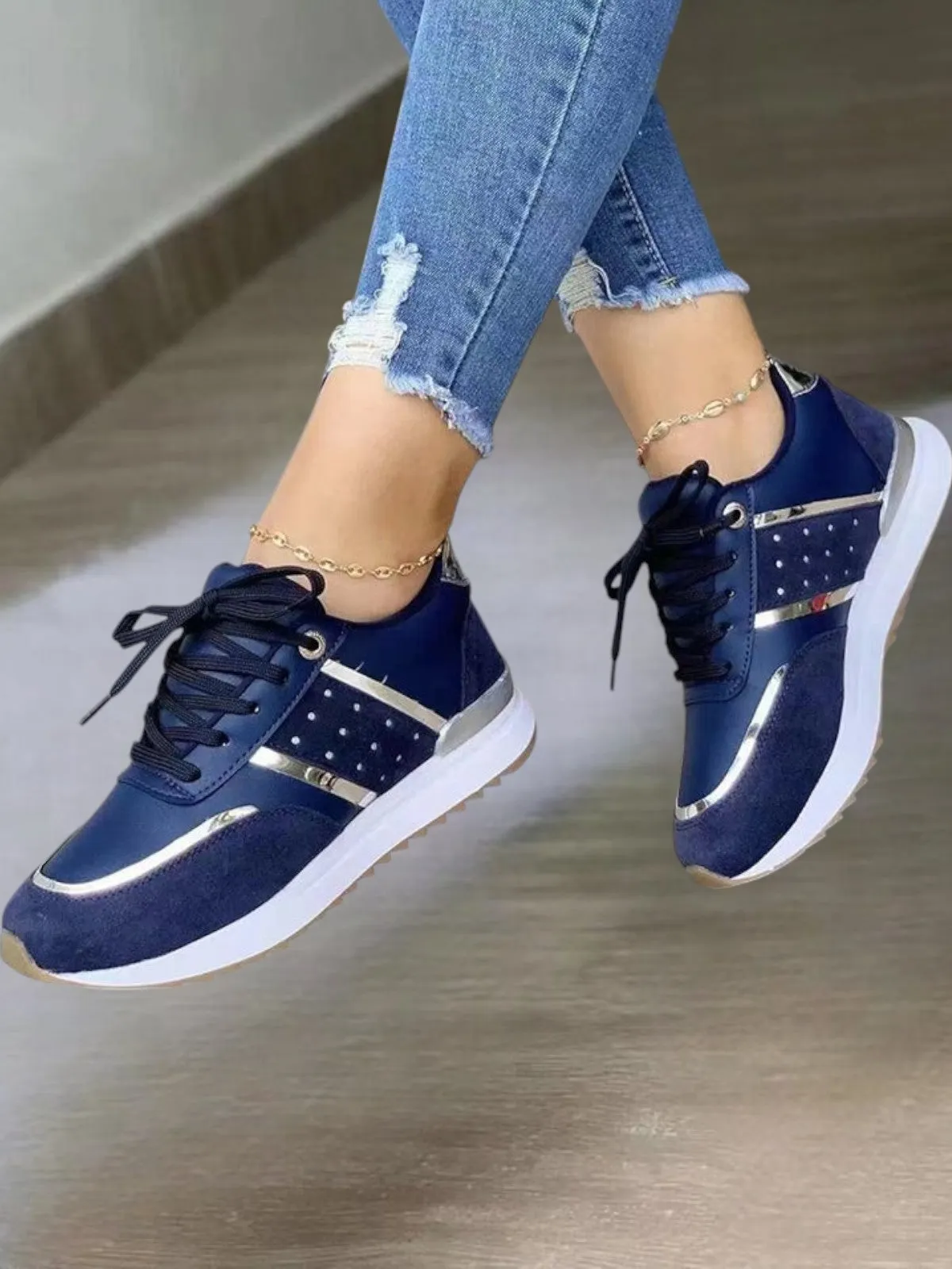 Avi Luxe Low-Cut Sneakers