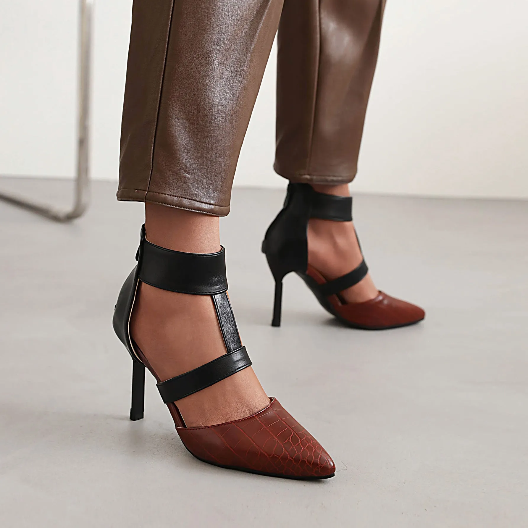 Bigsizeheels T Strap Pointed Toe Stiletto Heels Sandals - Burgundy