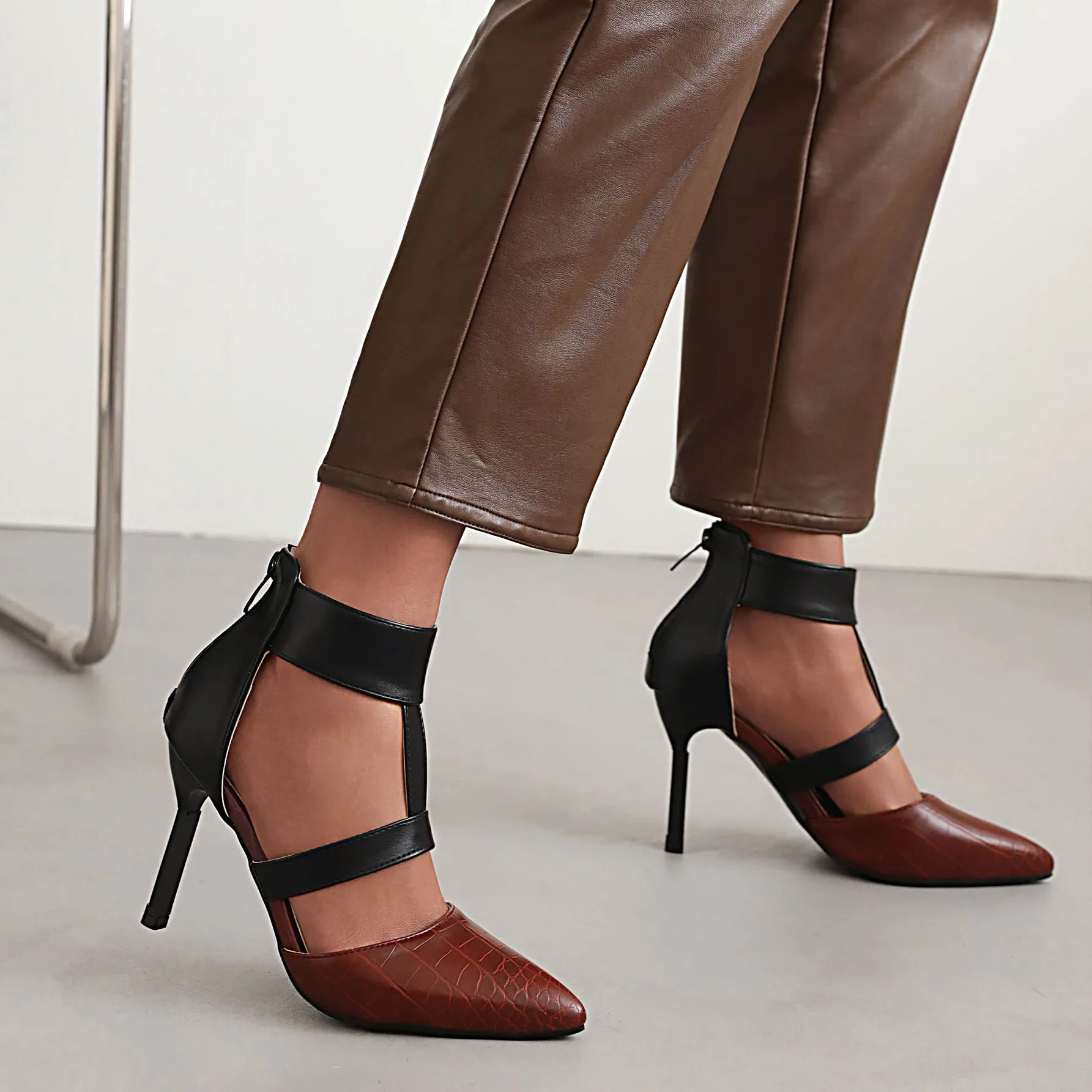 Bigsizeheels T Strap Pointed Toe Stiletto Heels Sandals - Burgundy