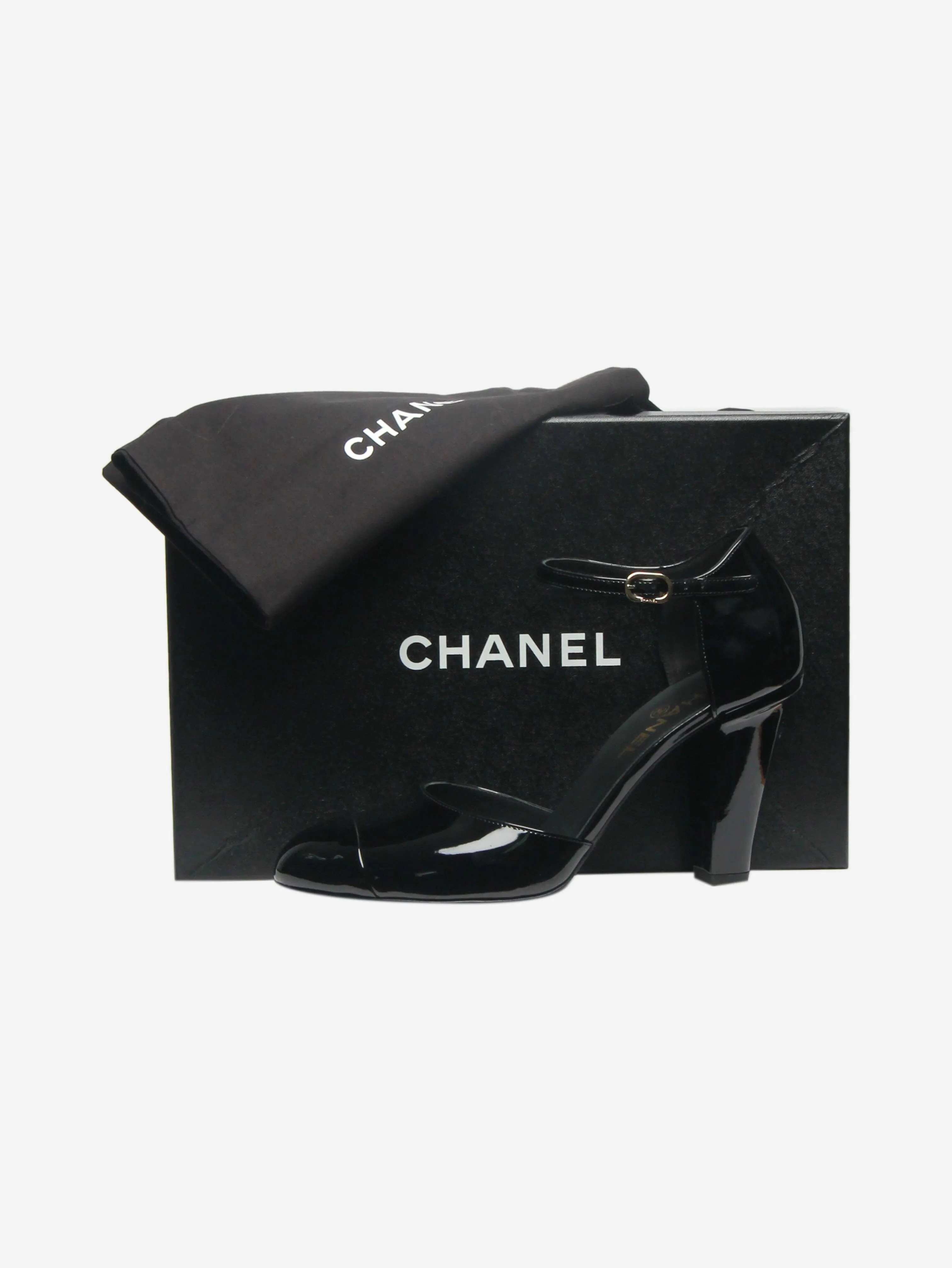 Black patent leather pumps - size EU 39