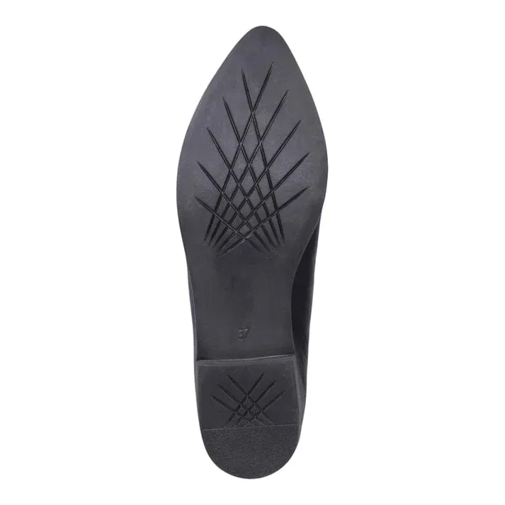 Bueno Women's Bailey Flats- Black/ Newsprint