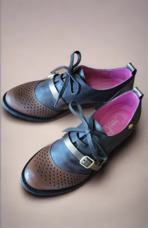 Chanii B "Excuse Moi" Black/Cognac - Lace-up Shoe