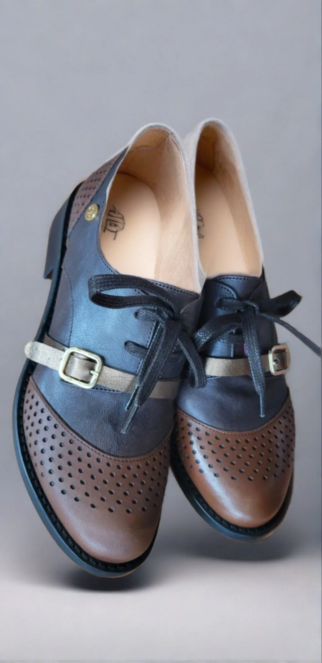 Chanii B "Excuse Moi" Black/Cognac - Lace-up Shoe