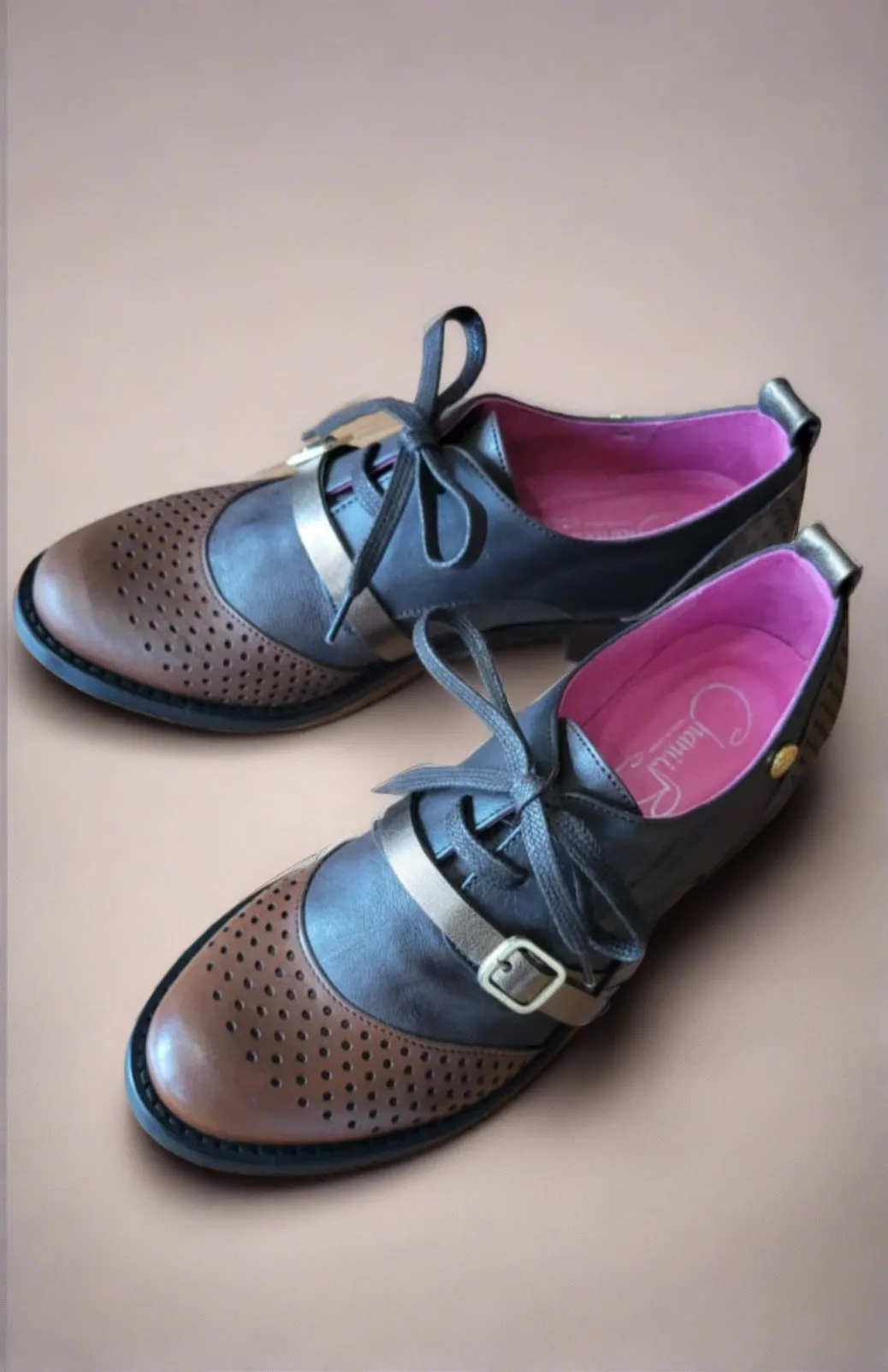 Chanii B "Excuse Moi" Black/Cognac - Lace-up Shoe