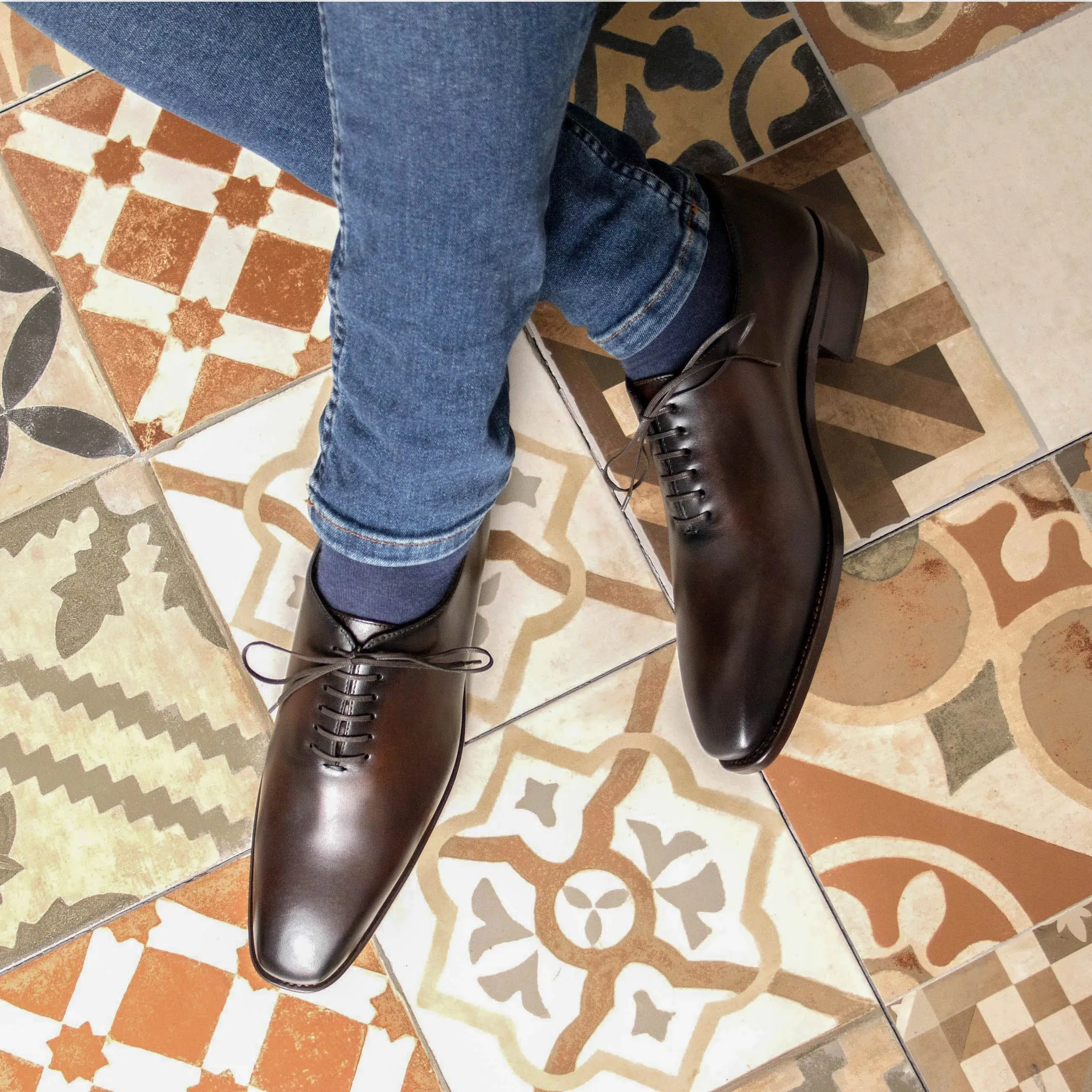 Elio wholecut shoes