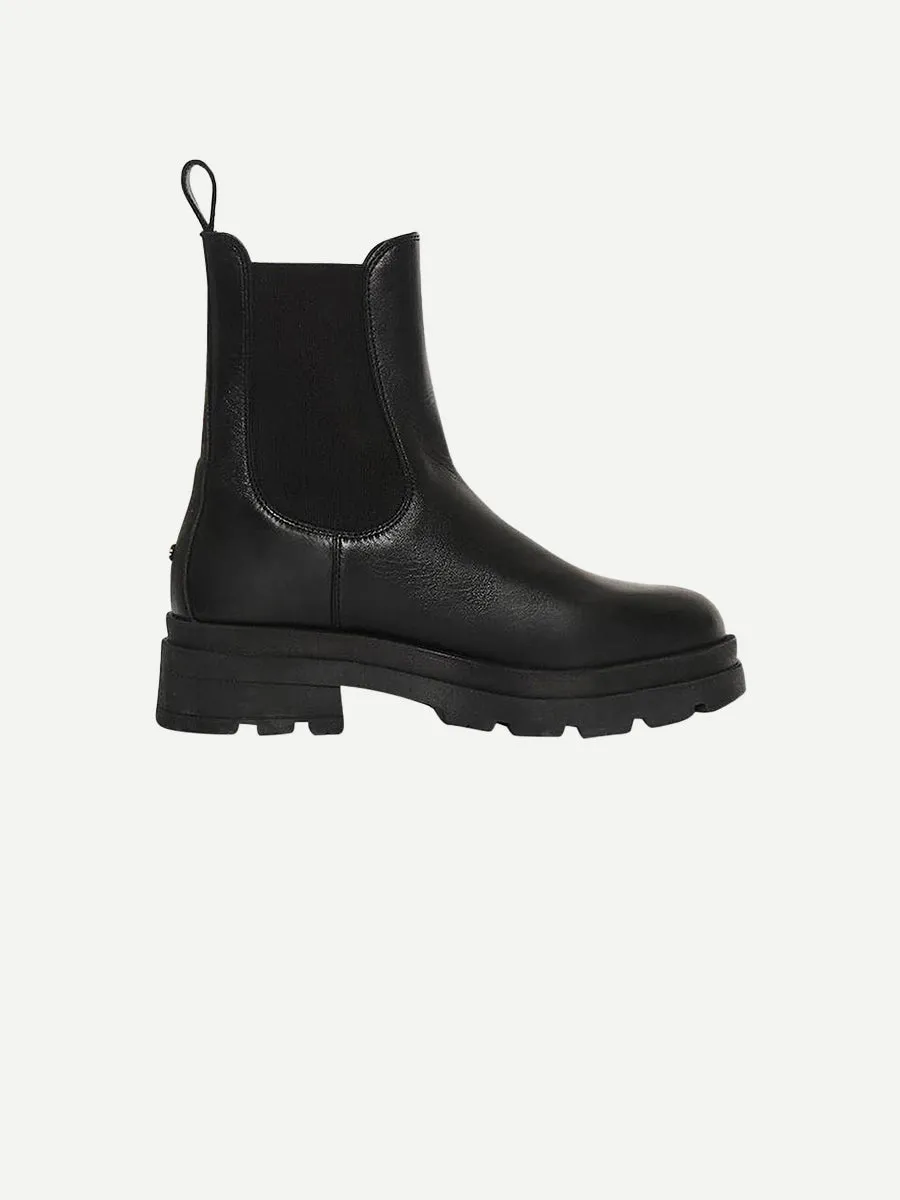 Justine Boots in Black