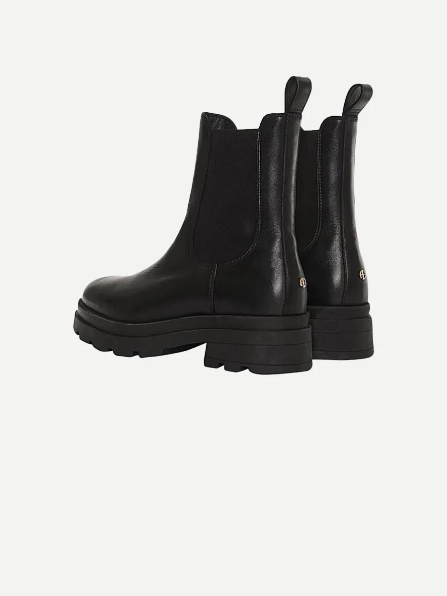 Justine Boots in Black