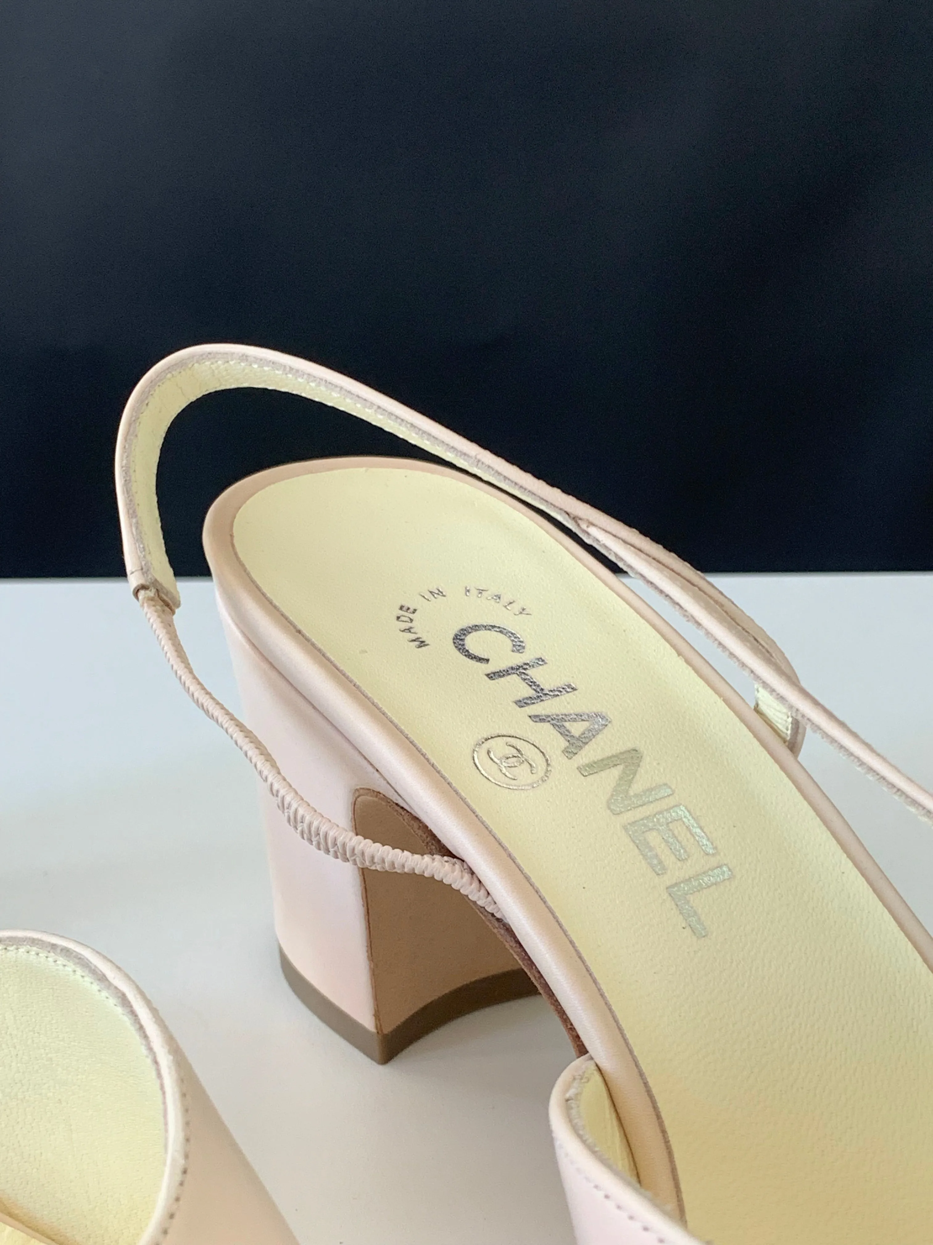 <b>CHANEL </b> <br>Cap Toe Slingback Pumps 38