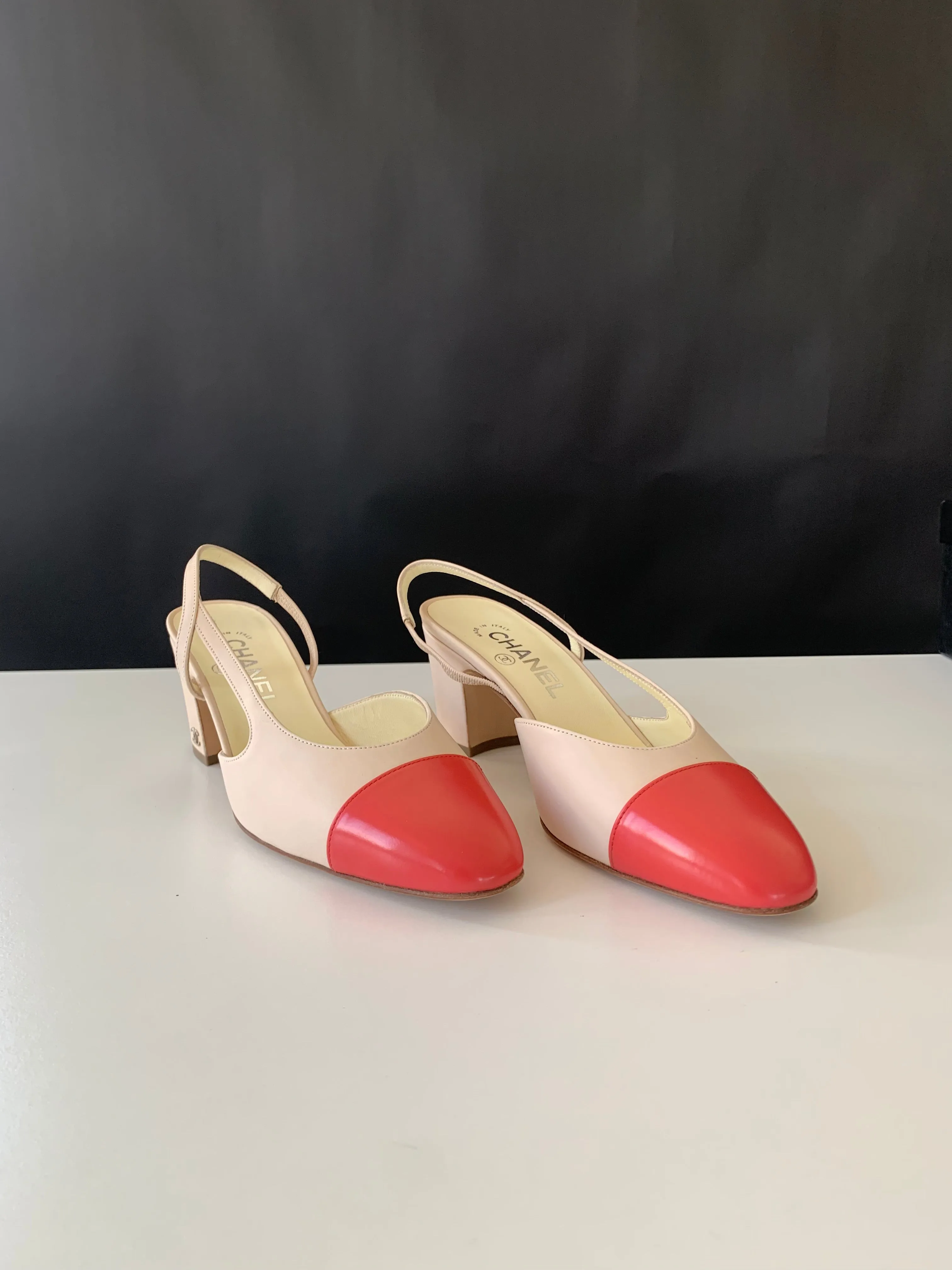 <b>CHANEL </b> <br>Cap Toe Slingback Pumps 38