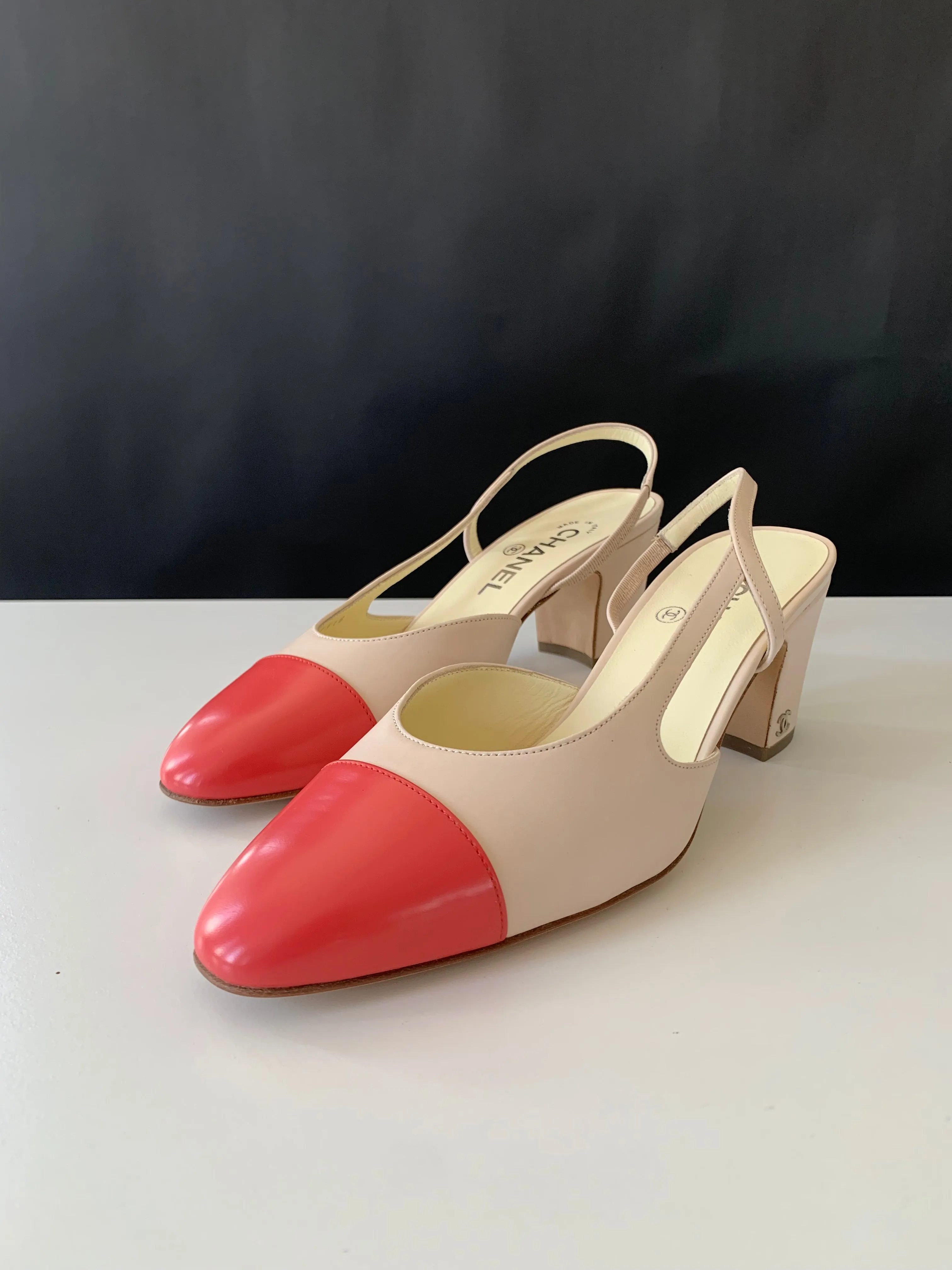 <b>CHANEL </b> <br>Cap Toe Slingback Pumps 38