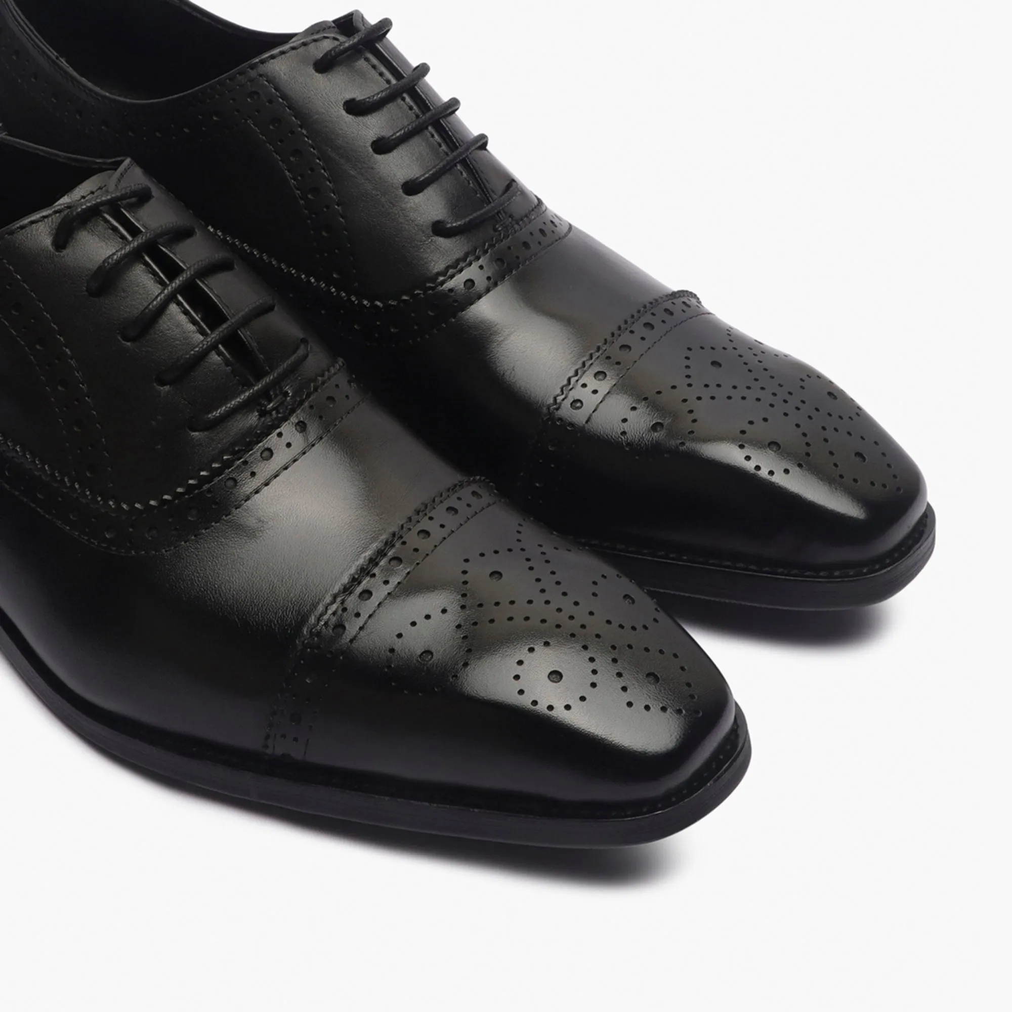 Medallion Toe Semi Brogue Lace ups