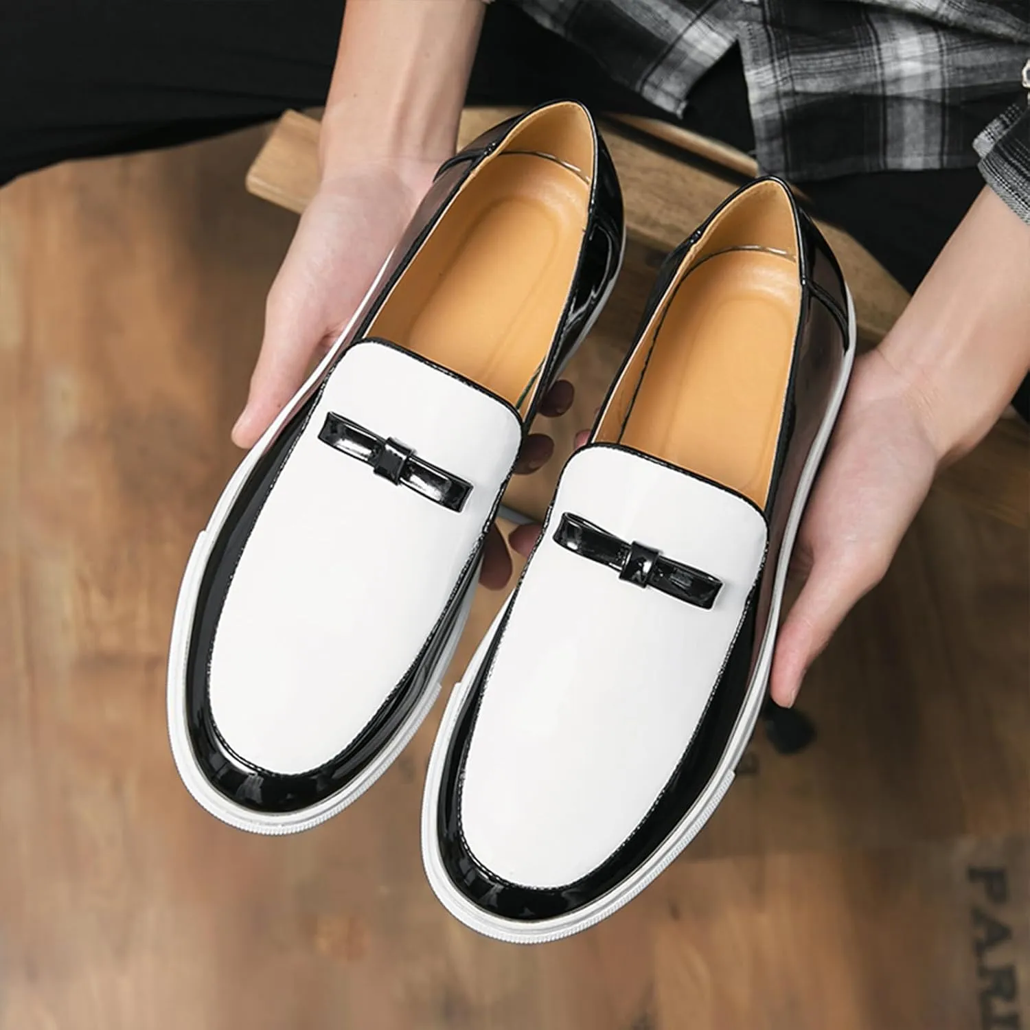 Men's Patent Leather Penny Loafers with Bow Round Toe Slip-On Flat Business Formal Shoes Casual Driving Work Shoes