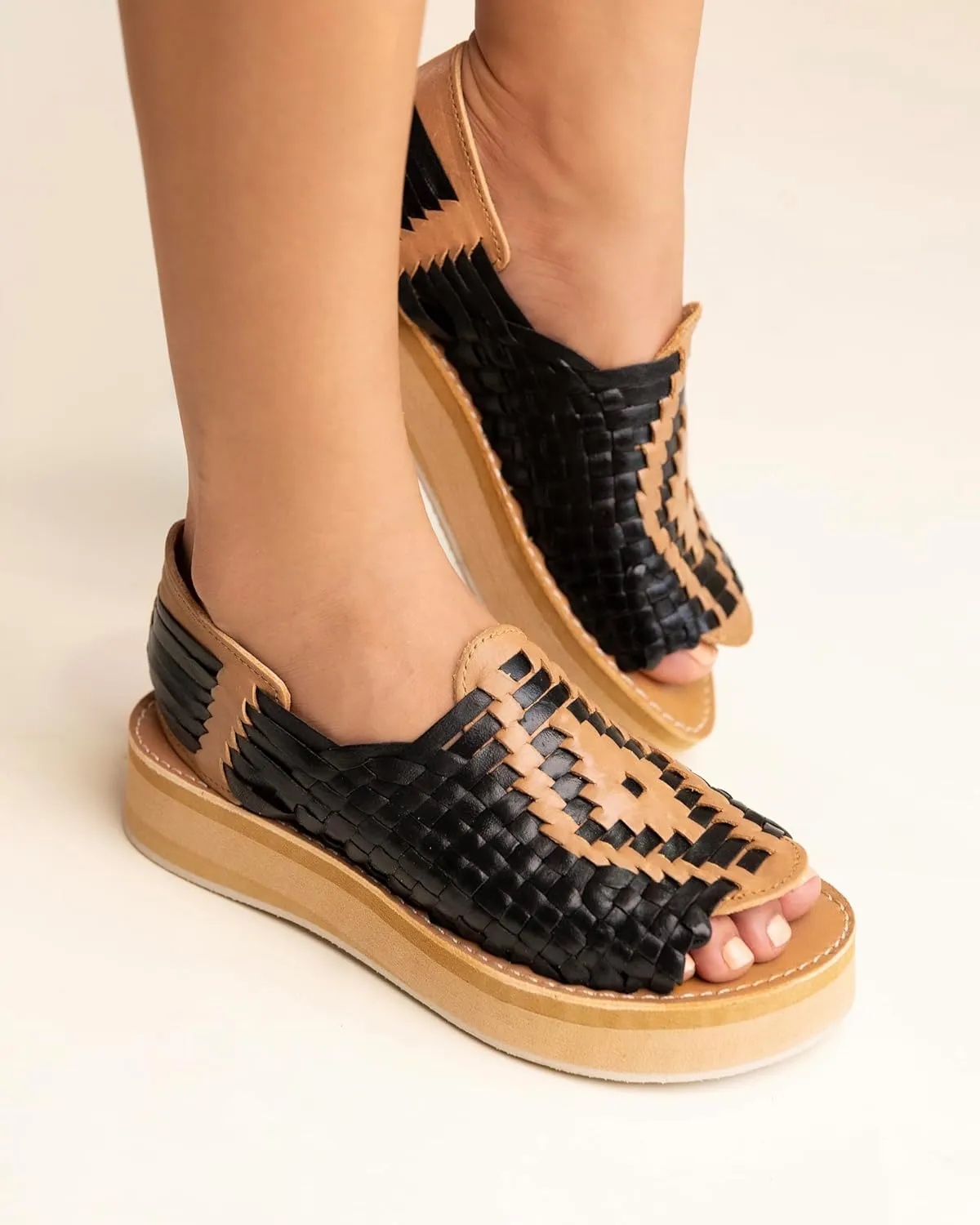 Mexico en la Piel Handcrafted Leather Sandals for Women - Black and Tan Open Toe, Lightweight EVA Sole, 1.5 Inch Heel