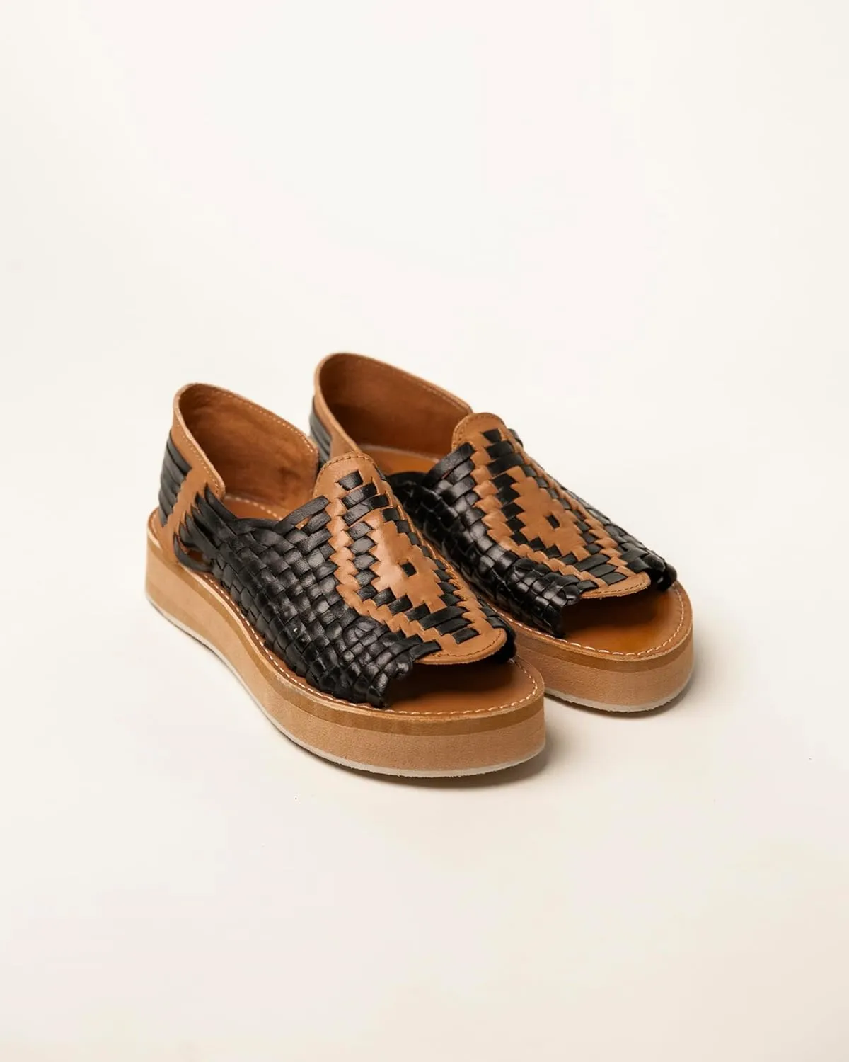 Mexico en la Piel Handcrafted Leather Sandals for Women - Black and Tan Open Toe, Lightweight EVA Sole, 1.5 Inch Heel