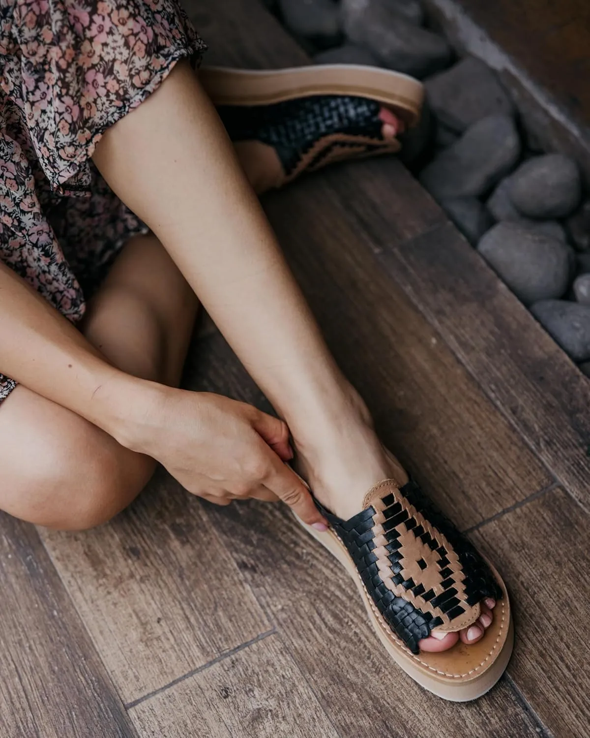 Mexico en la Piel Handcrafted Leather Sandals for Women - Black and Tan Open Toe, Lightweight EVA Sole, 1.5 Inch Heel