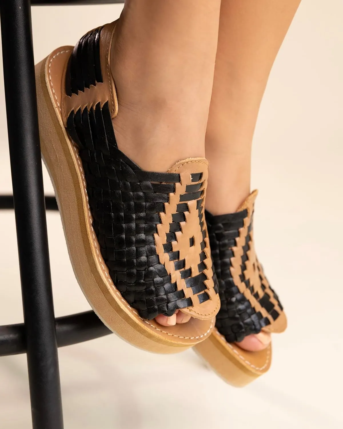 Mexico en la Piel Handcrafted Leather Sandals for Women - Black and Tan Open Toe, Lightweight EVA Sole, 1.5 Inch Heel