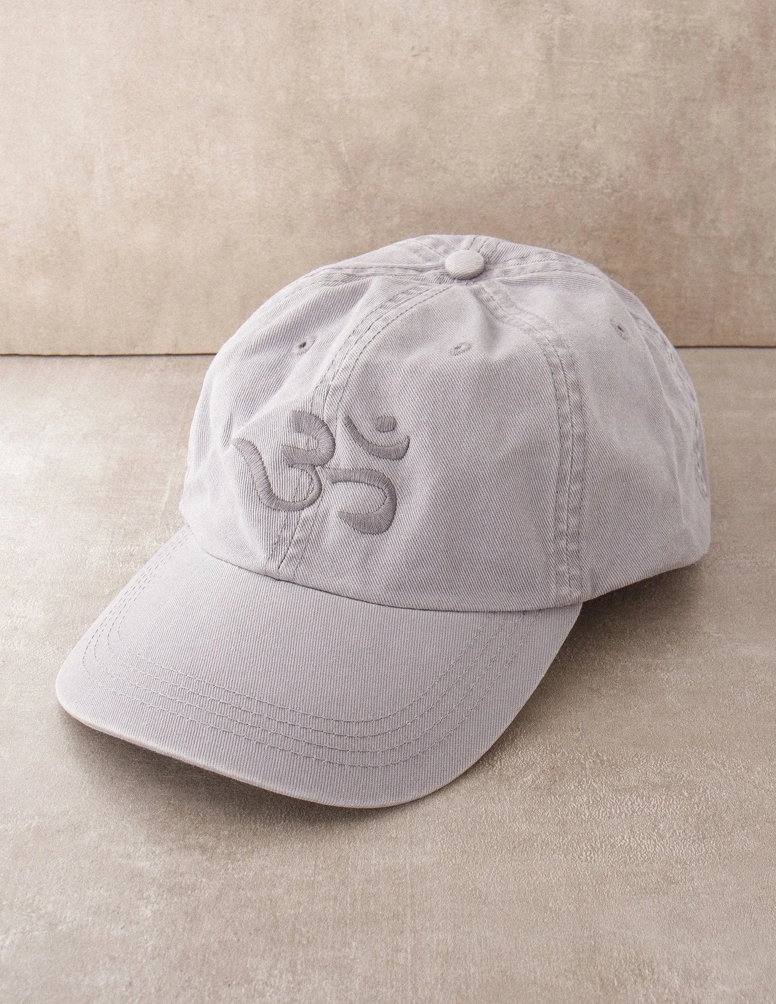 Om Hat