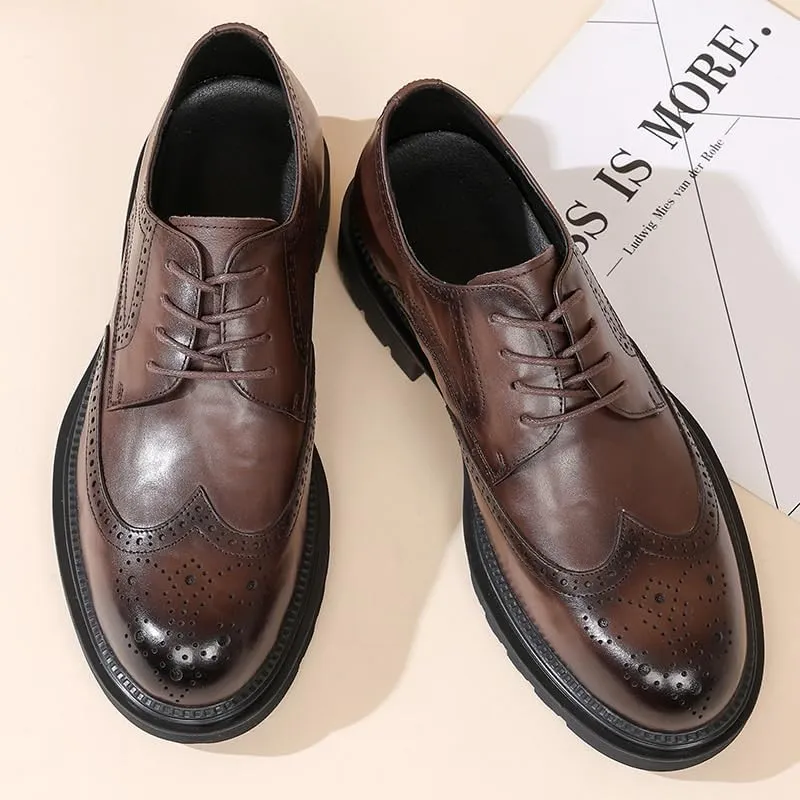 Refined Men's Wingtip Oxford Shoes with Brogue Detailing and Leather Outsole for Formal Occasions
