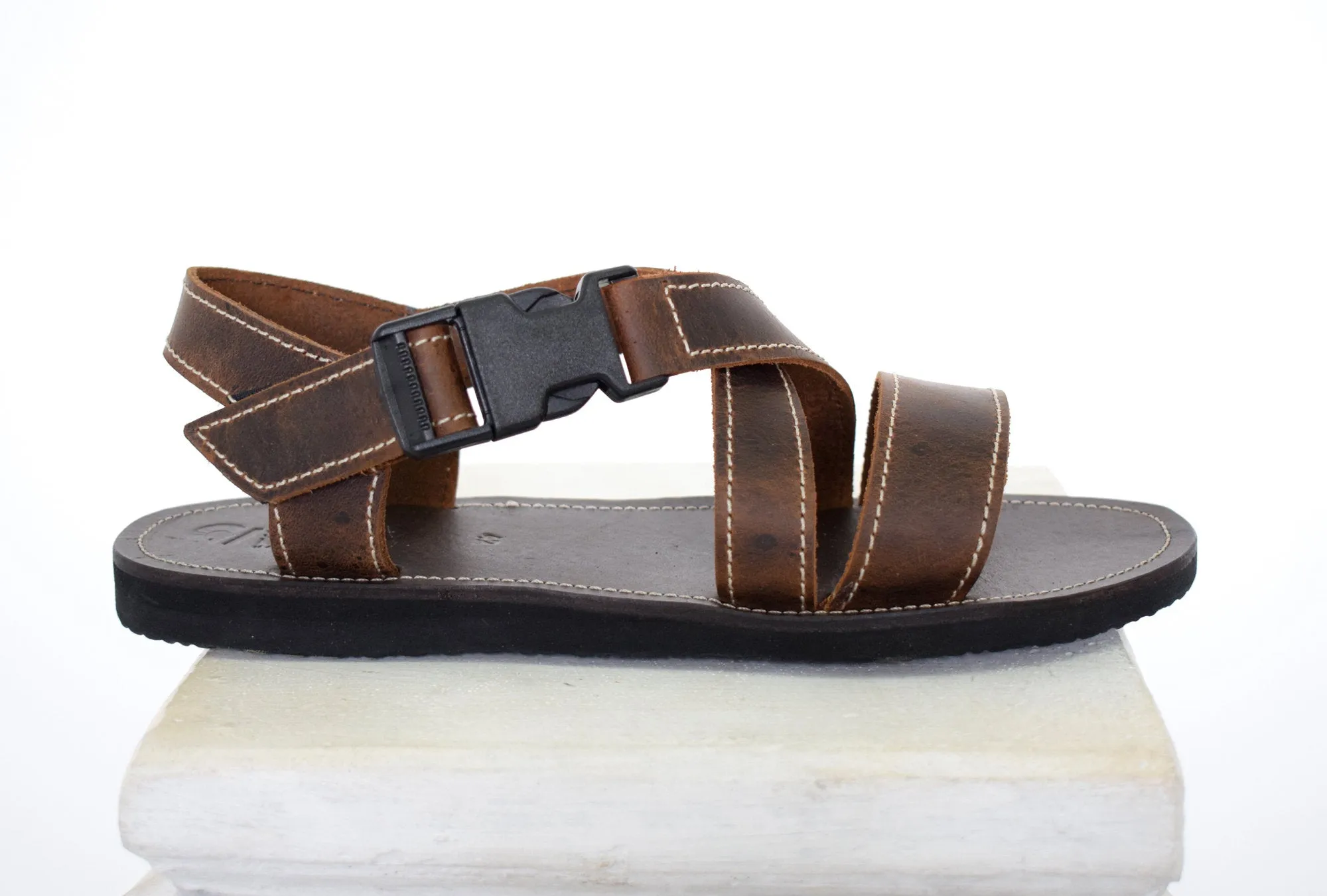Running sport sandals for men with black and yellow leather
