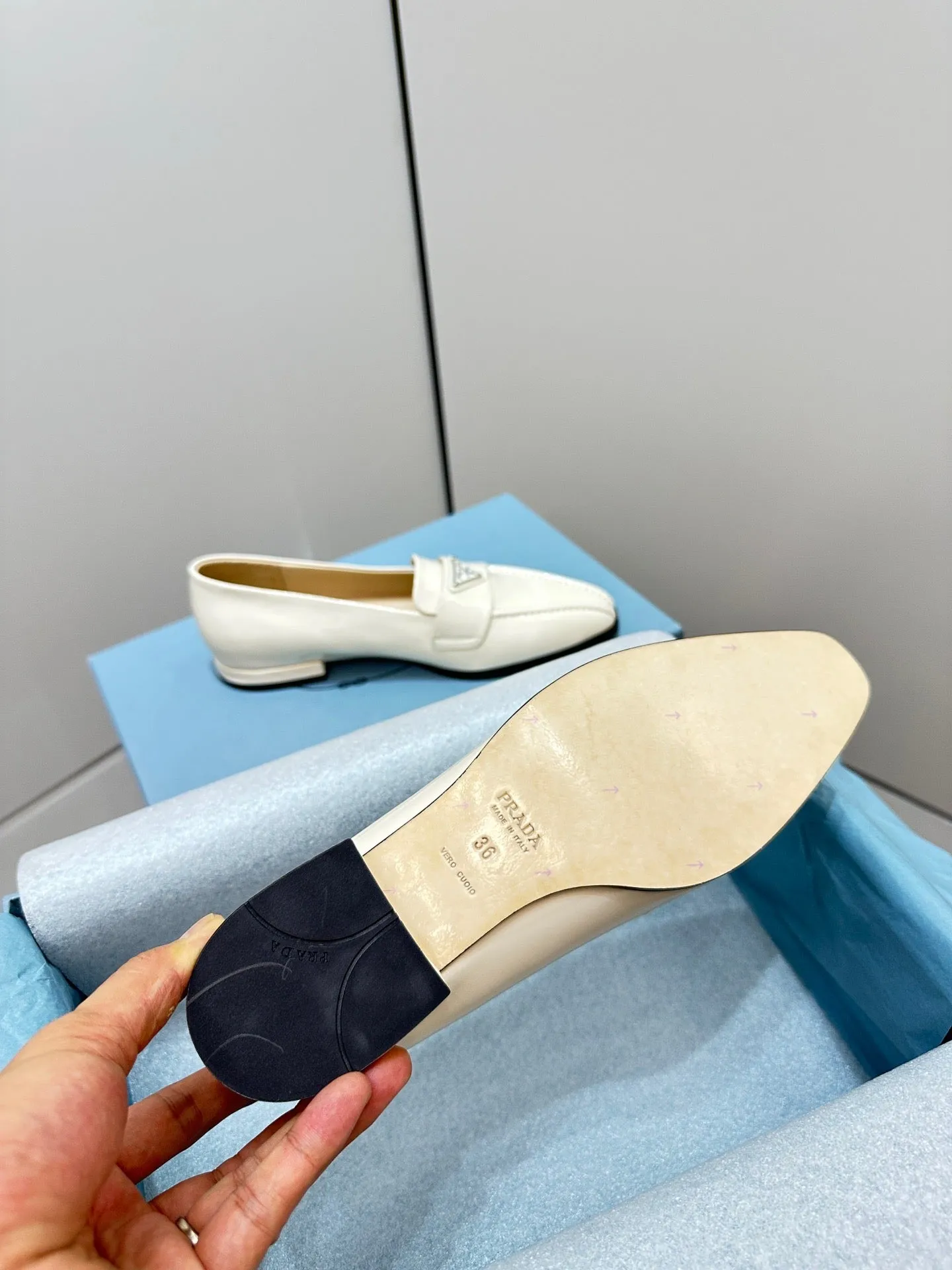 SE1118 PRADA Loafers /  Size5-9