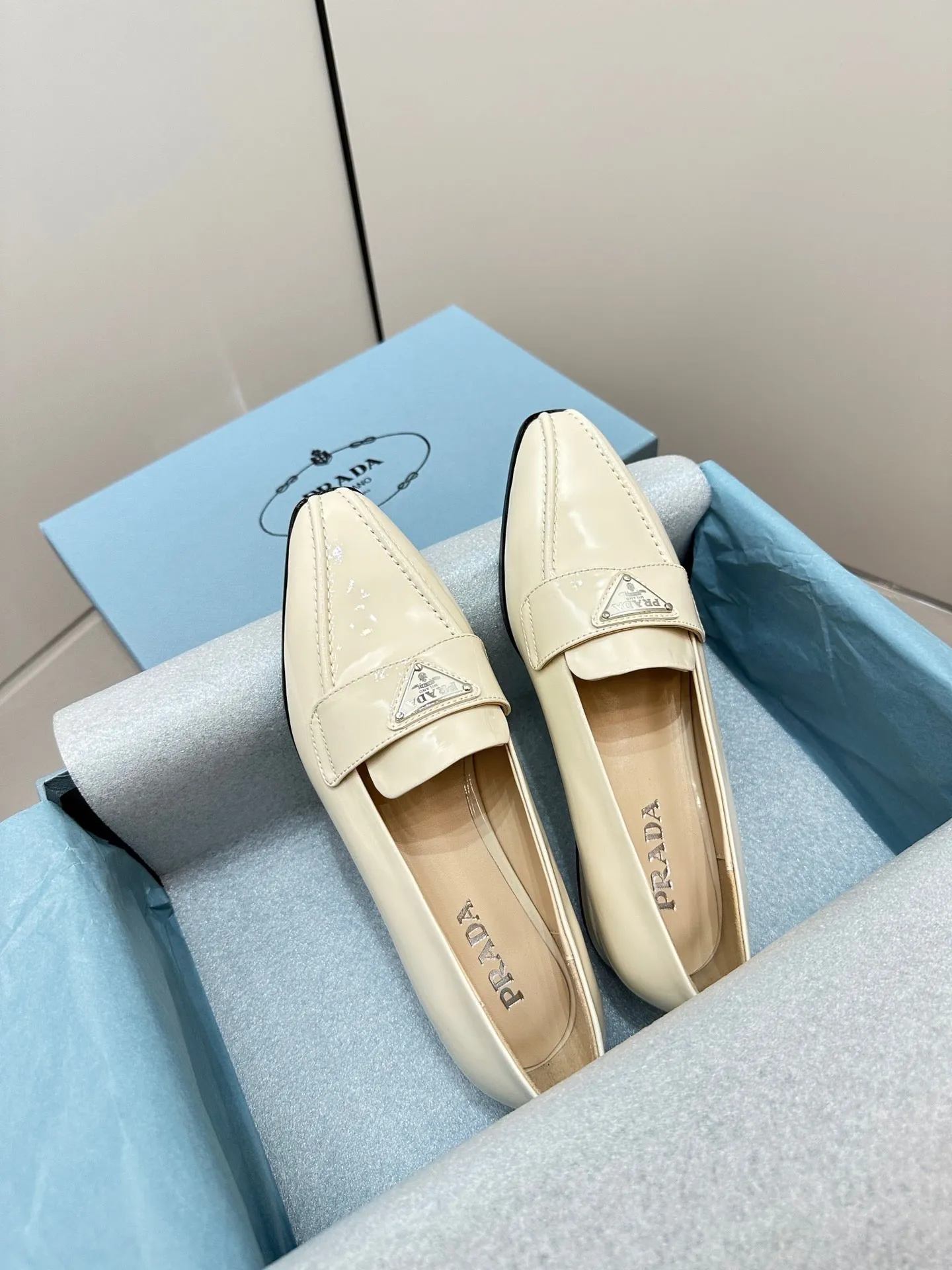 SE1118 PRADA Loafers /  Size5-9