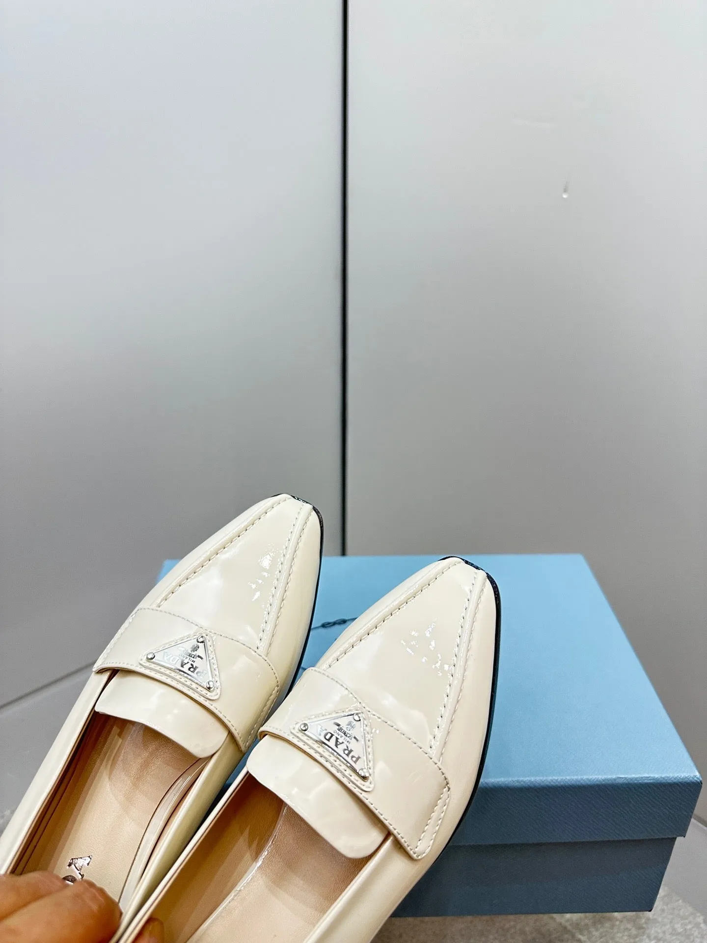 SE1118 PRADA Loafers /  Size5-9