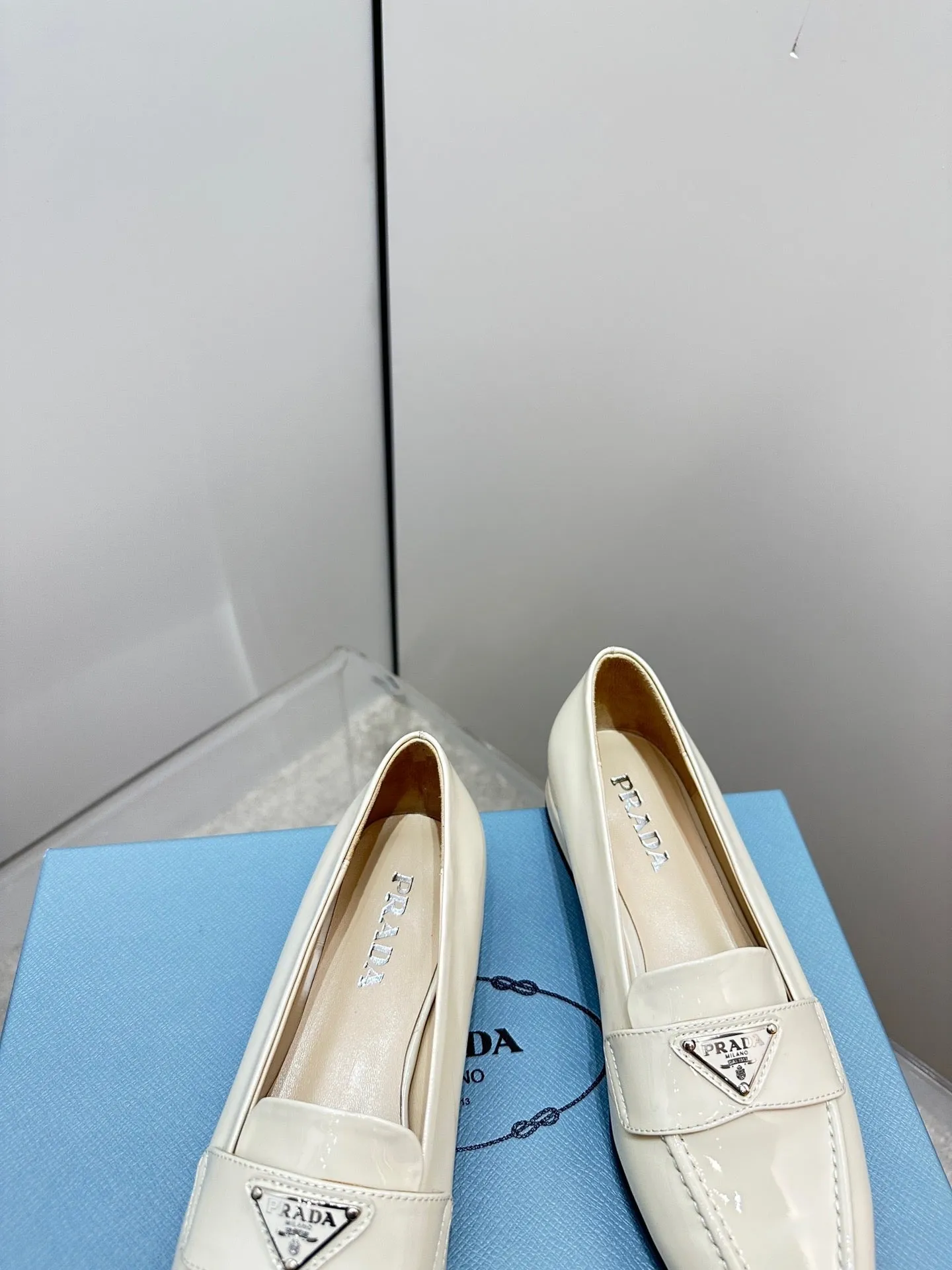 SE1118 PRADA Loafers /  Size5-9