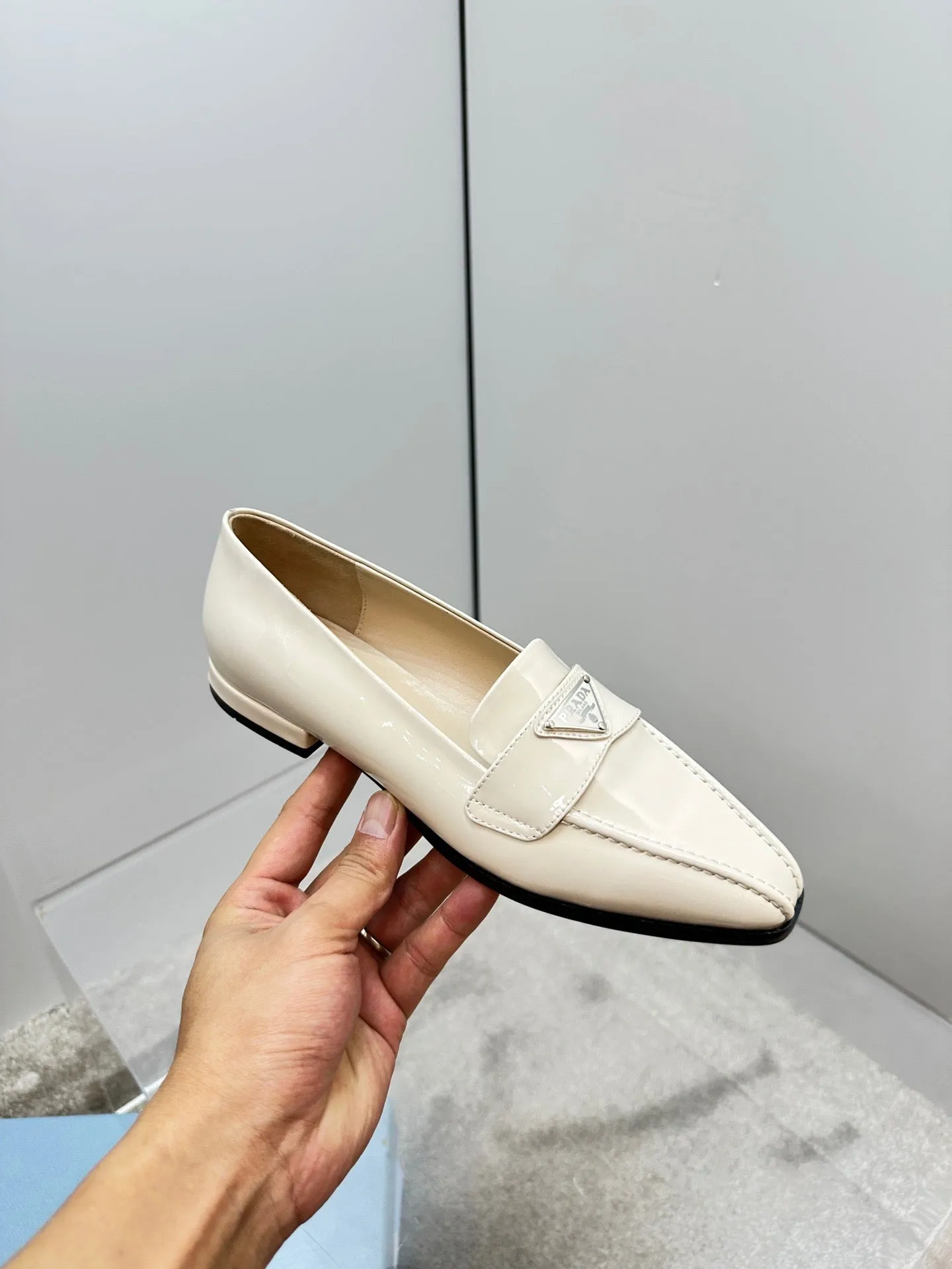 SE1118 PRADA Loafers /  Size5-9