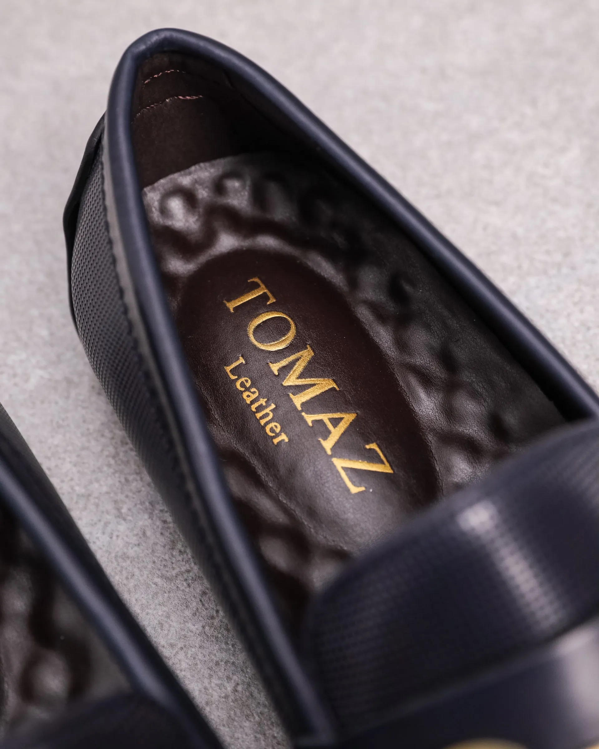 Tomaz C376 Men's Buckle Moccasins