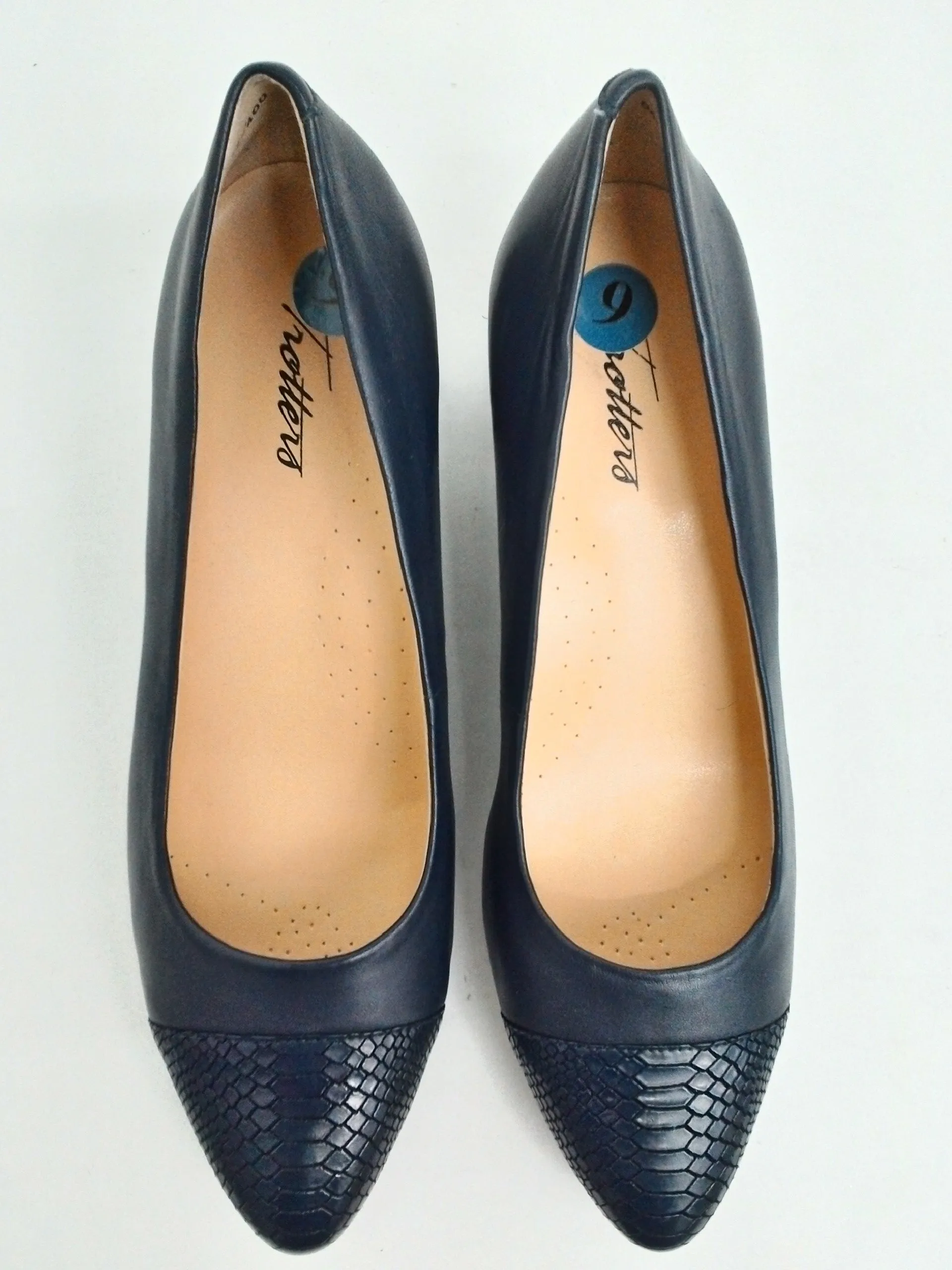 Trotters Women's Navy Blue Heels Size 9 M
