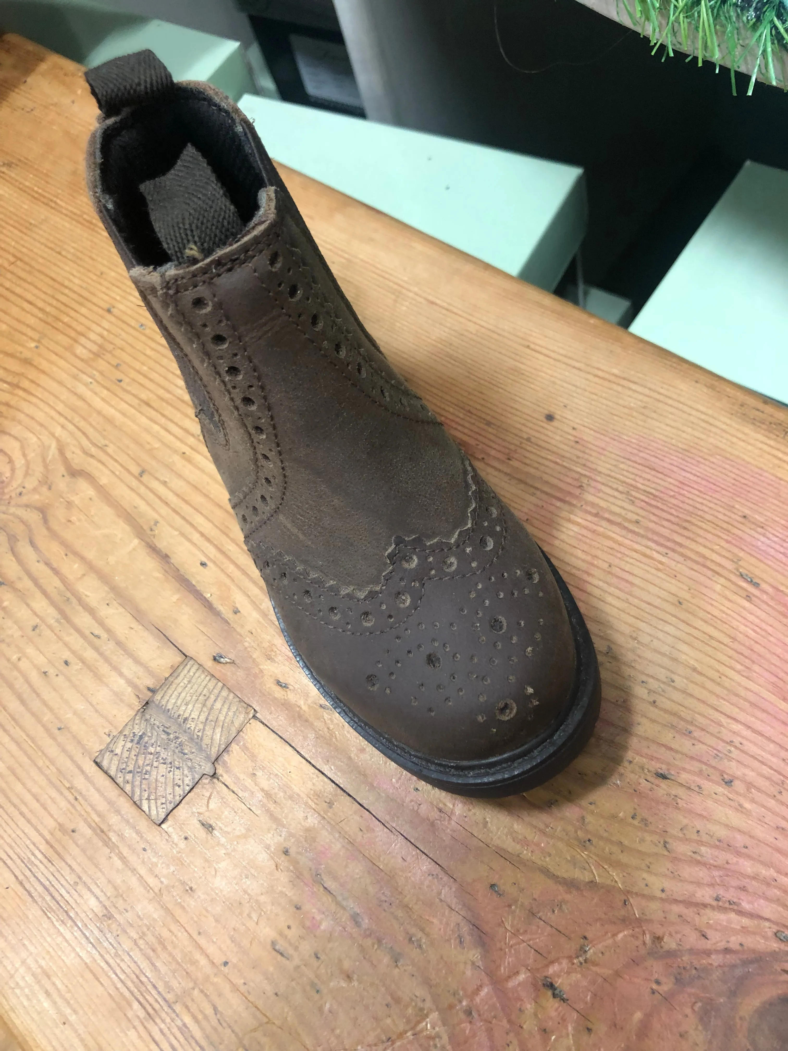 Unisex leather  brogue Chelsea / Dealer Boots 03255